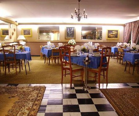 Hotel Restaurant Du Tourisme Latronquière Buitenkant foto